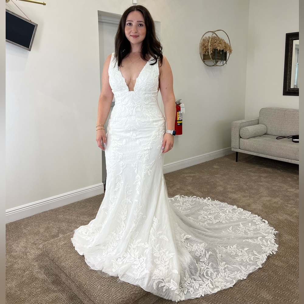 Essence of Australia D3637 Wedding Dress